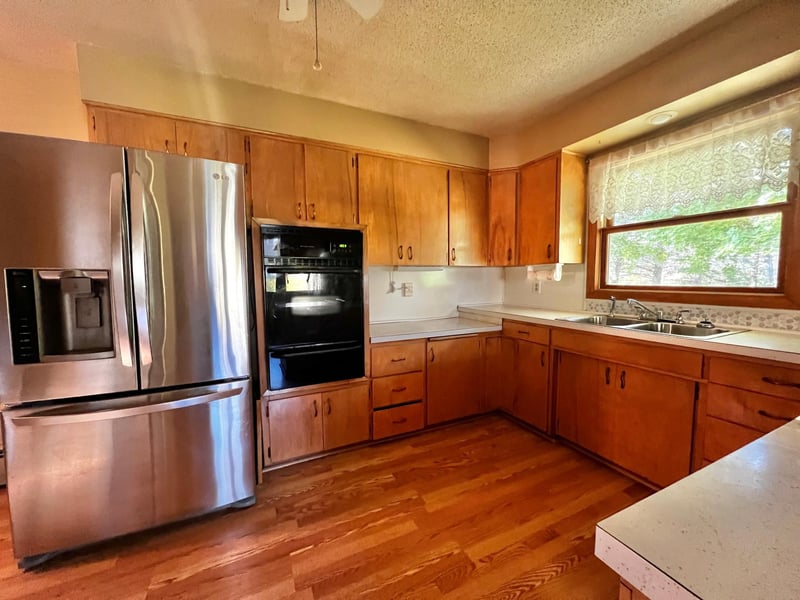 414 Brown Ave, Walters, MN 56097