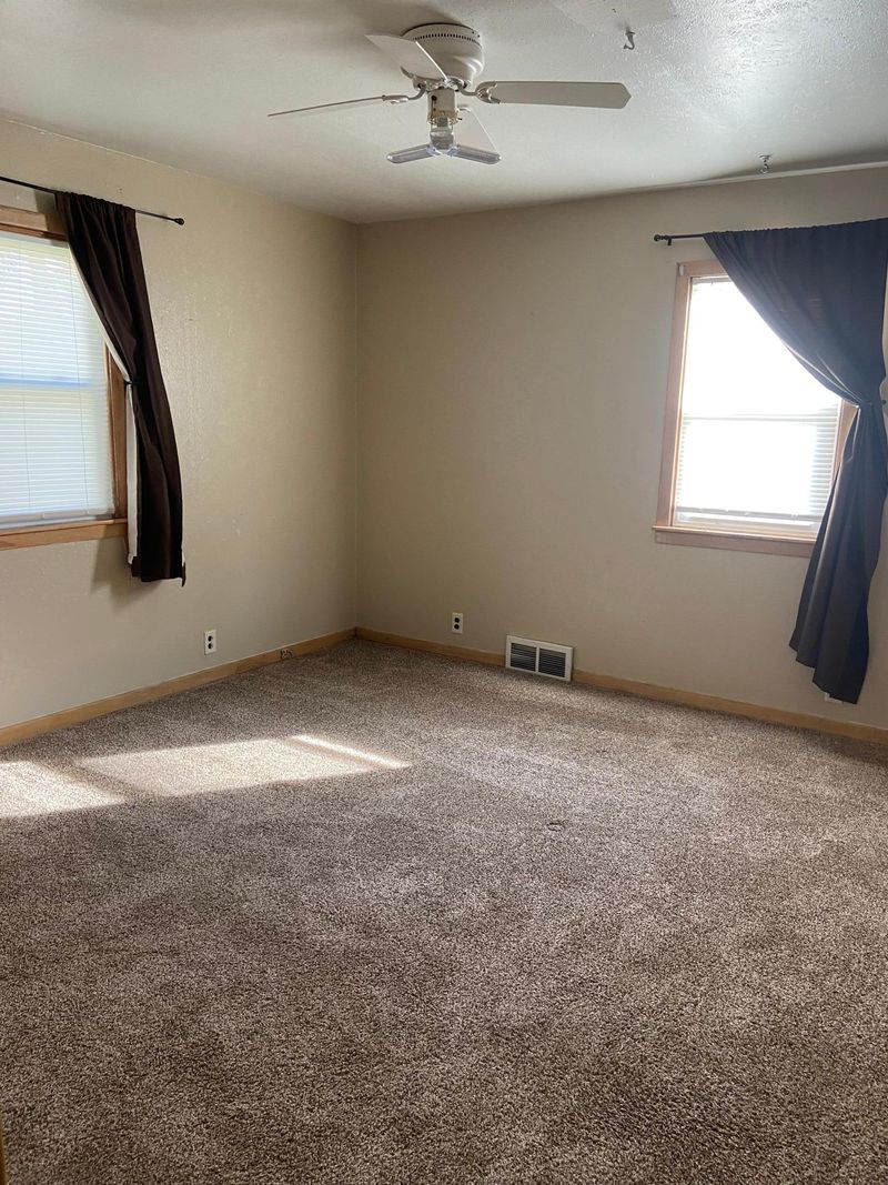 408 3rd St, Lyle, MN 55953