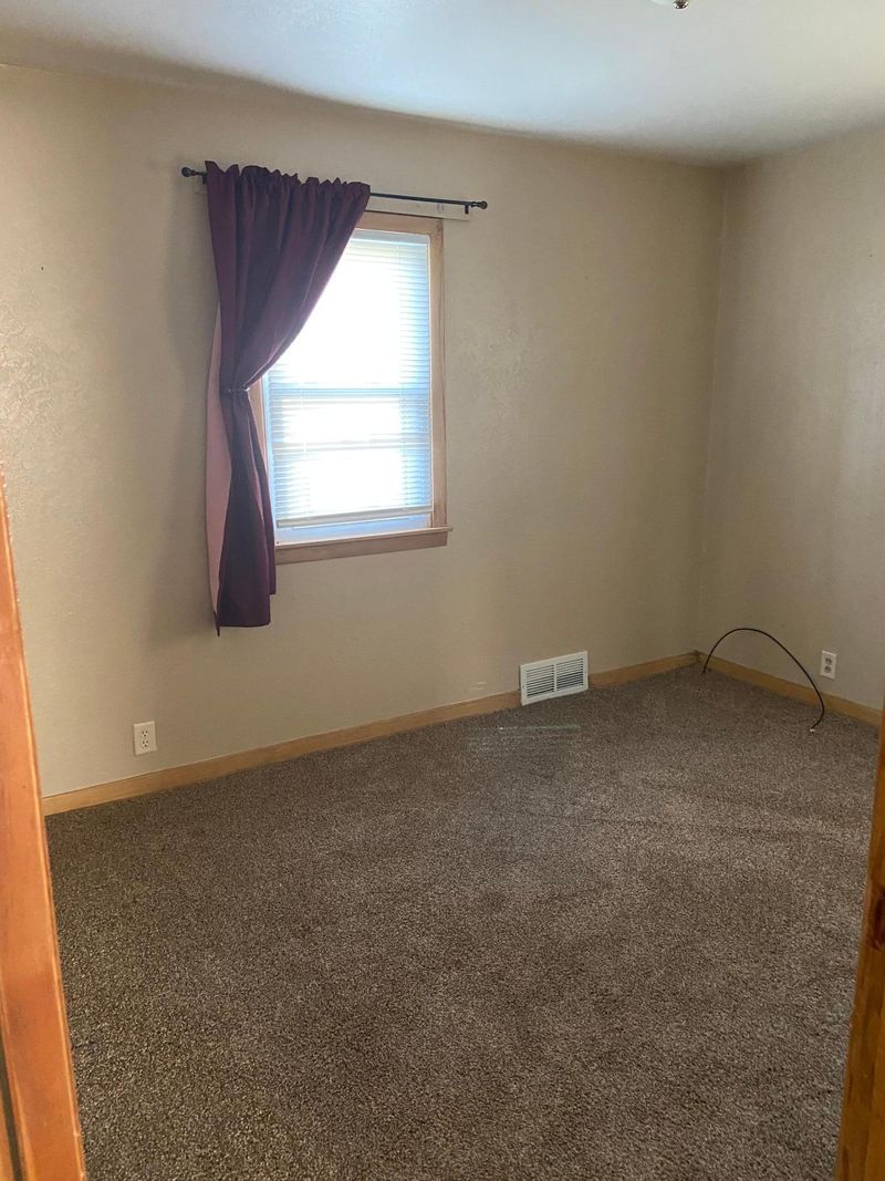 408 3rd St, Lyle, MN 55953