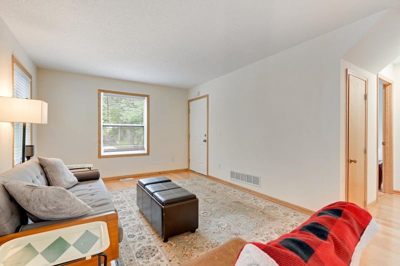 1022 Stinson St, Saint Paul, MN 55103