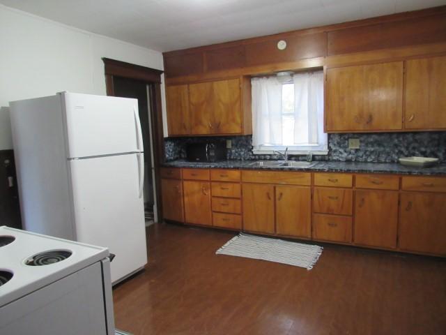 218 N Bishop Ave, Rushmore, MN 56168