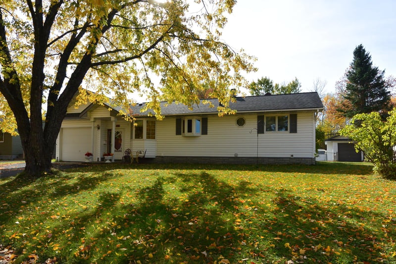 122 Wyandotte Rd, Hoyt Lakes, MN 55750