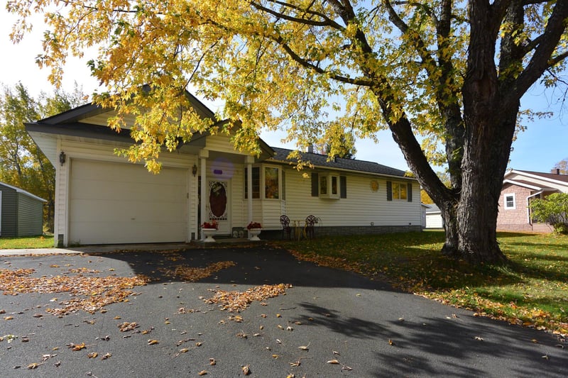122 Wyandotte Rd, Hoyt Lakes, MN 55750