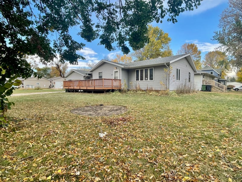 402 3rd St, Rushmore, MN 56168