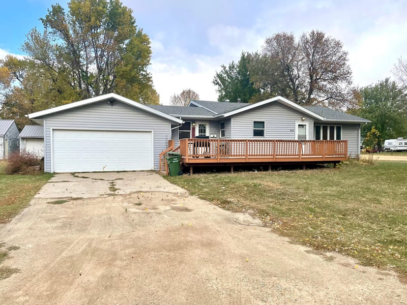 402 3rd St, Rushmore, MN 56168