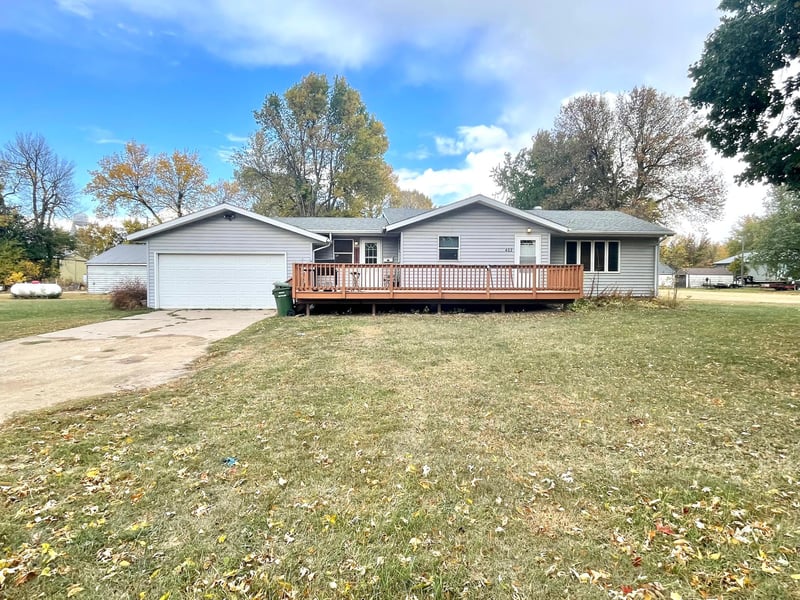 402 3rd St, Rushmore, MN 56168