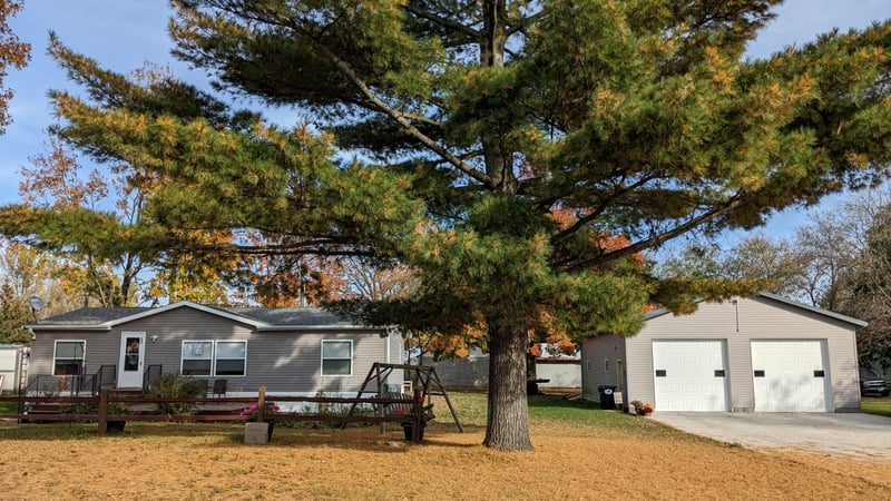 303 West St, Upsala, MN 56384