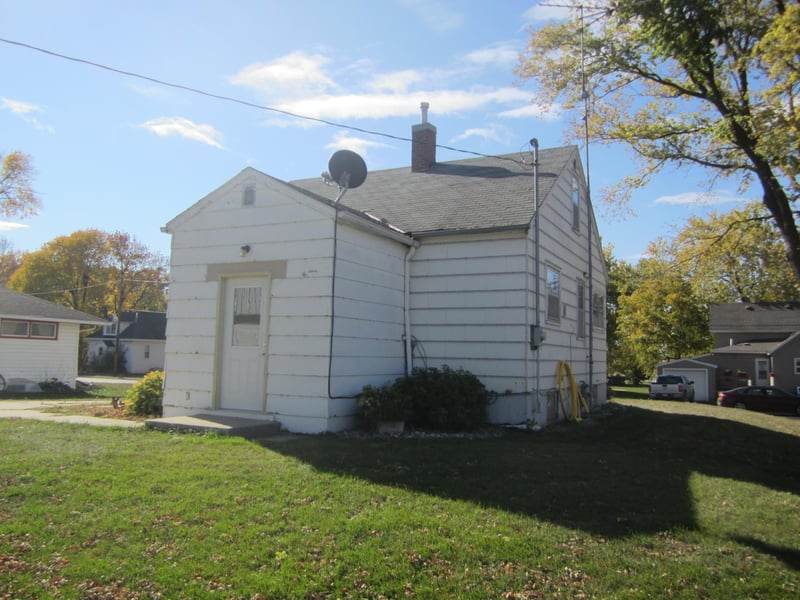101 West St S, Wood Lake, MN 56297