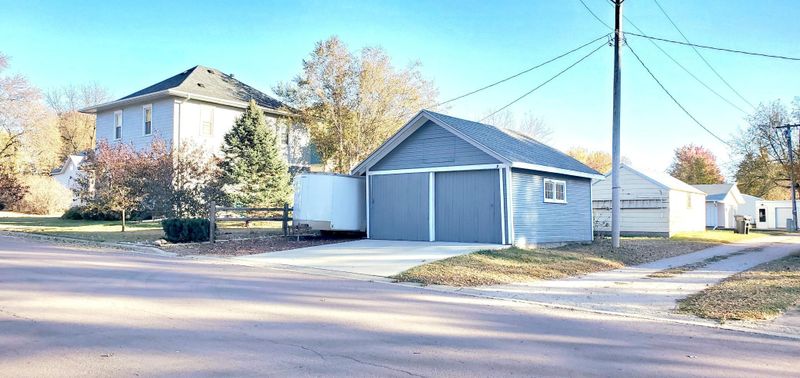 202 S Minnesota St, Lakefield, MN 56150