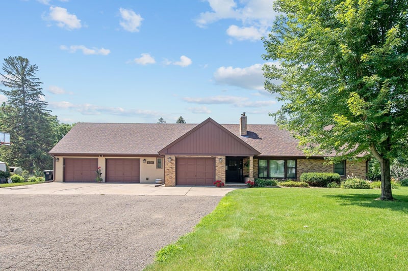 670 Benton St, Anoka, MN 55303