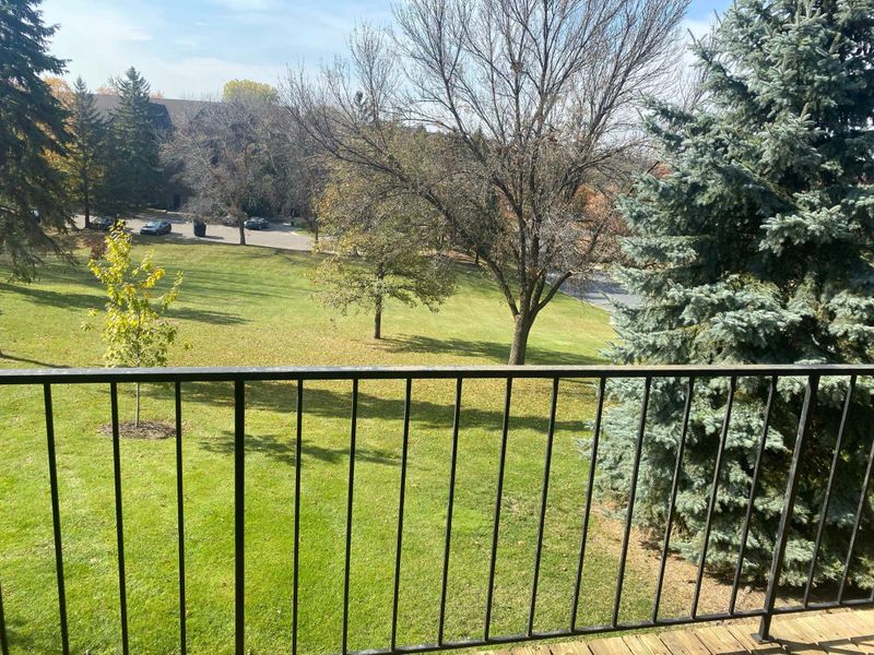 3440 Golfview Dr #219, Eagan, MN 55123