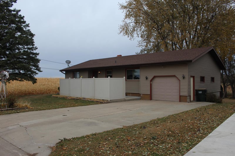 229 2nd Ave NE, Plato, MN 55370