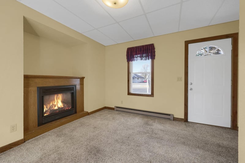139 State St S, Eden Valley, MN 55329