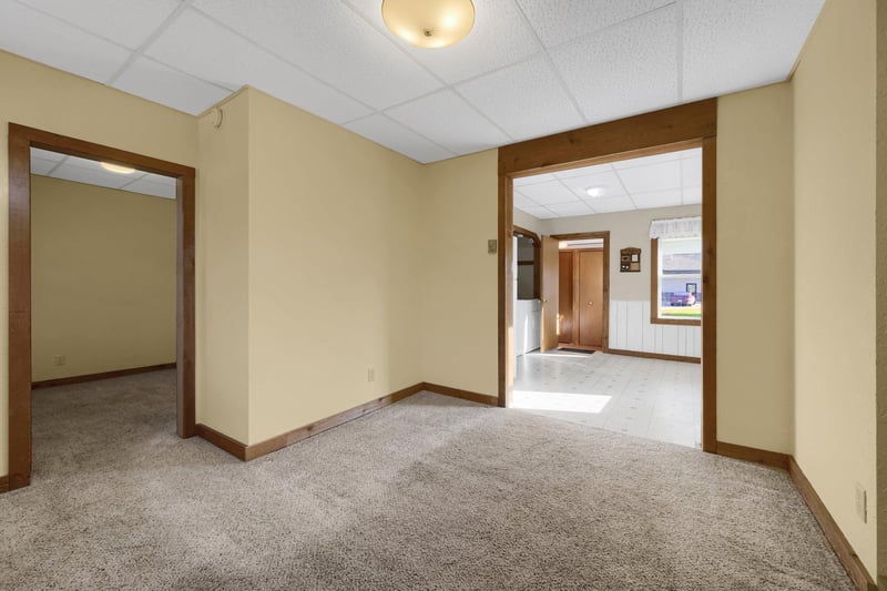 139 State St S, Eden Valley, MN 55329