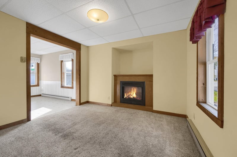 139 State St S, Eden Valley, MN 55329