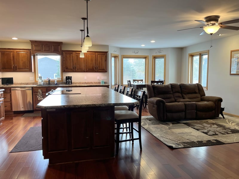 780 Plum Ave, Windom, MN 56101