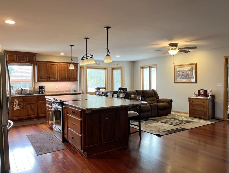 780 Plum Ave, Windom, MN 56101