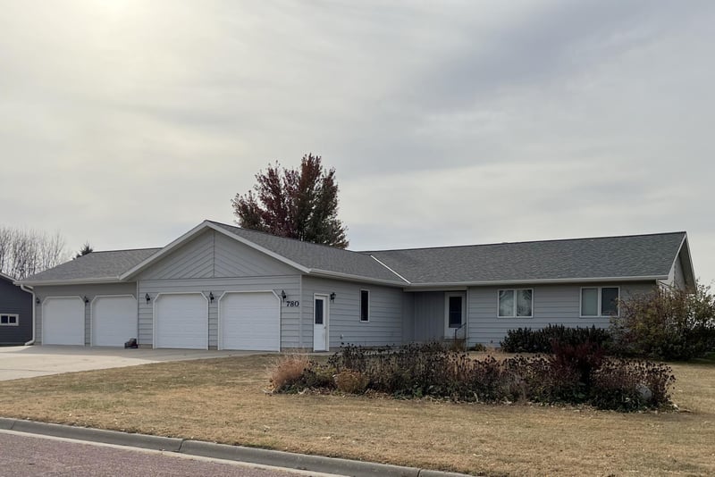 780 Plum Ave, Windom, MN 56101