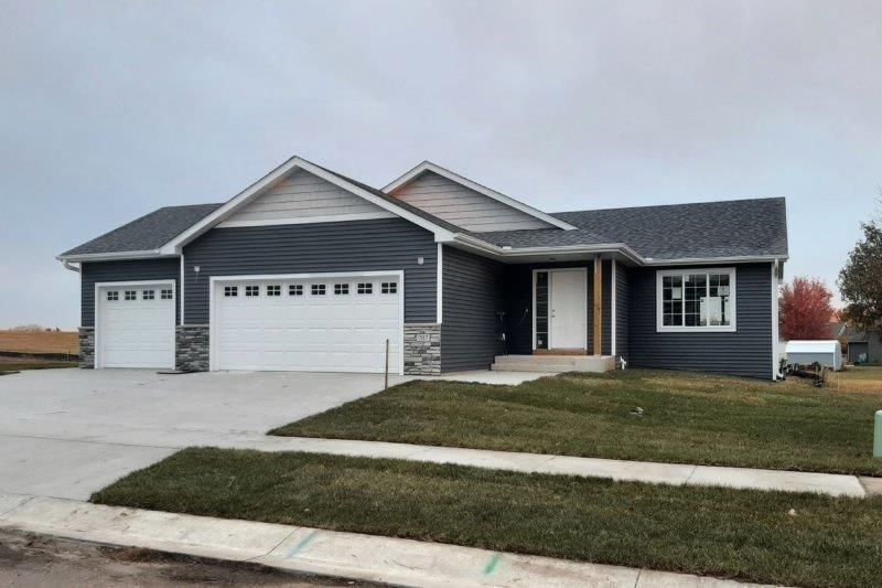 707 22nd St NE, Kasson, MN 55944