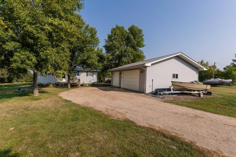 5130 Waterfront Dr, Browns Valley, MN 56219