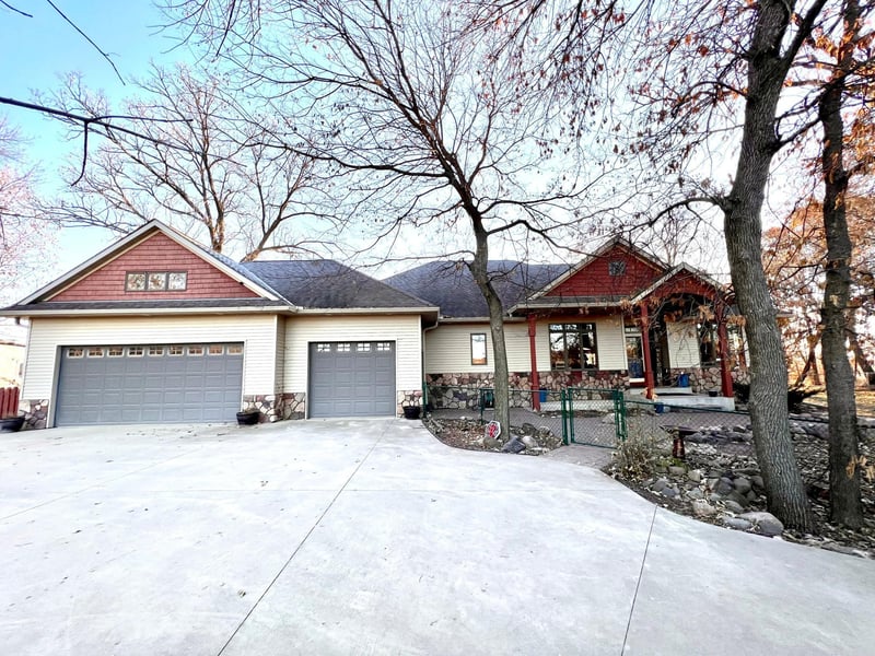 32415 316th St, Le Sueur, MN 56058