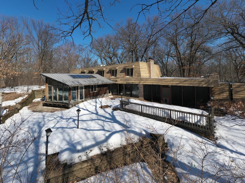 21 E Oaks Rd, North Oaks, MN 55127
