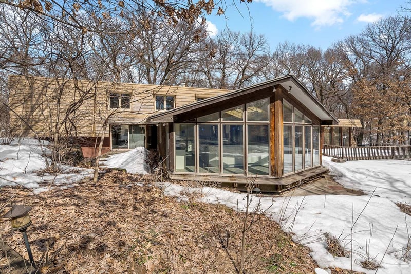 21 E Oaks Rd, North Oaks, MN 55127