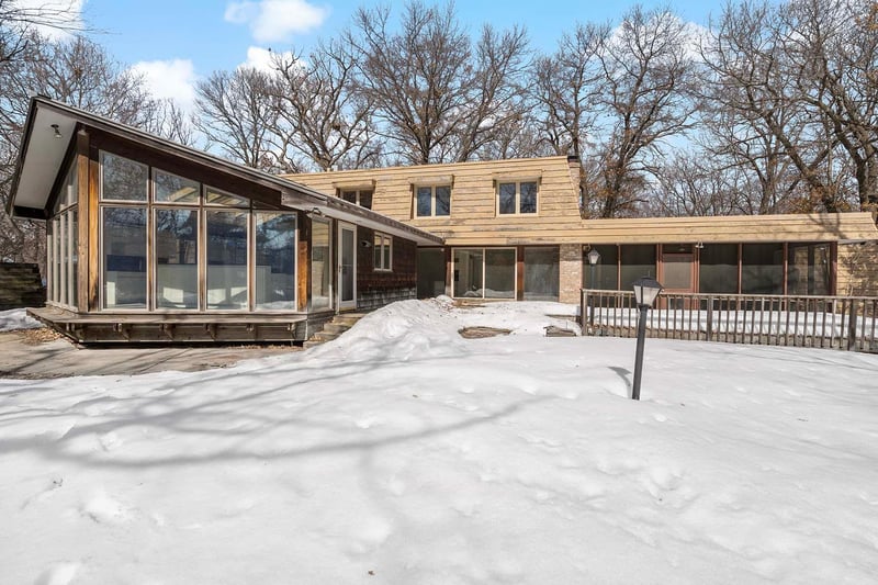 21 E Oaks Rd, North Oaks, MN 55127