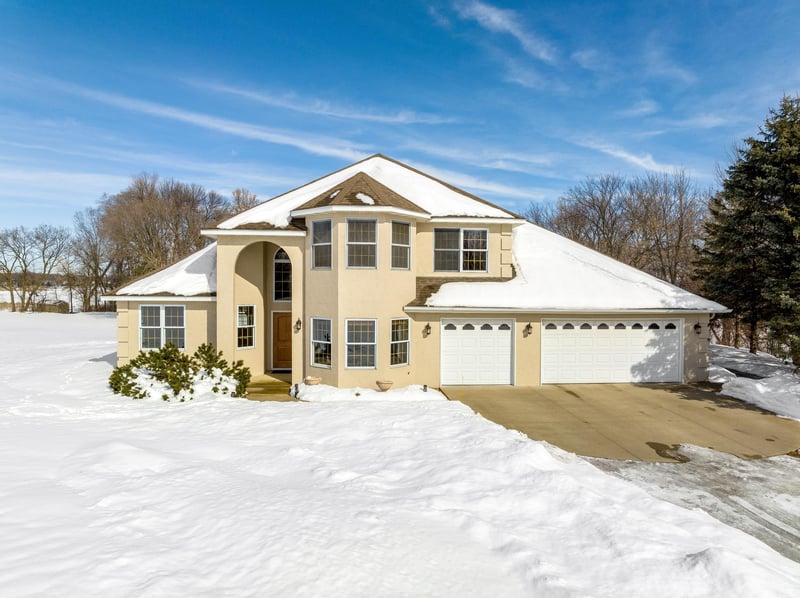 1900 Spring Lake Cir, Jordan, MN 55352