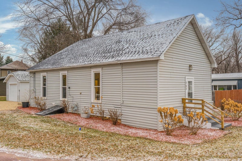 741 Prairie St S, Kasota, MN 56050