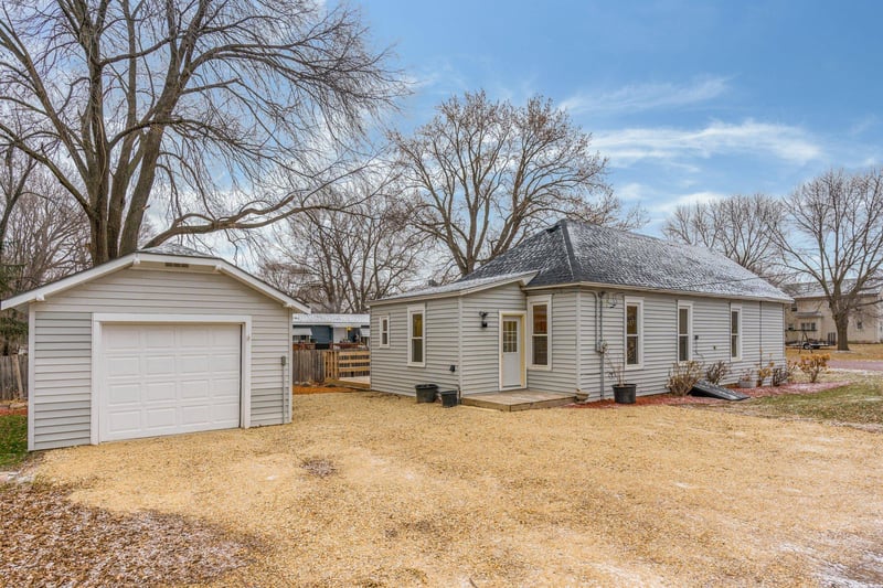 741 Prairie St S, Kasota, MN 56050