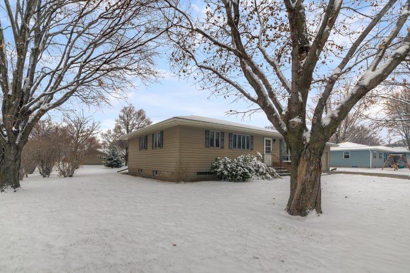 613 Kim Ave, Hamburg, MN 55339