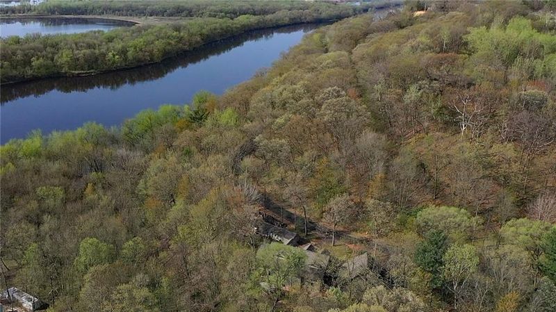 1435 Silvermine Dr, Eau Claire, WI 54703