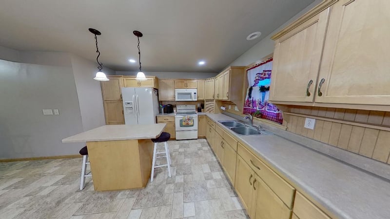 820 1st St, Currie, MN 56123