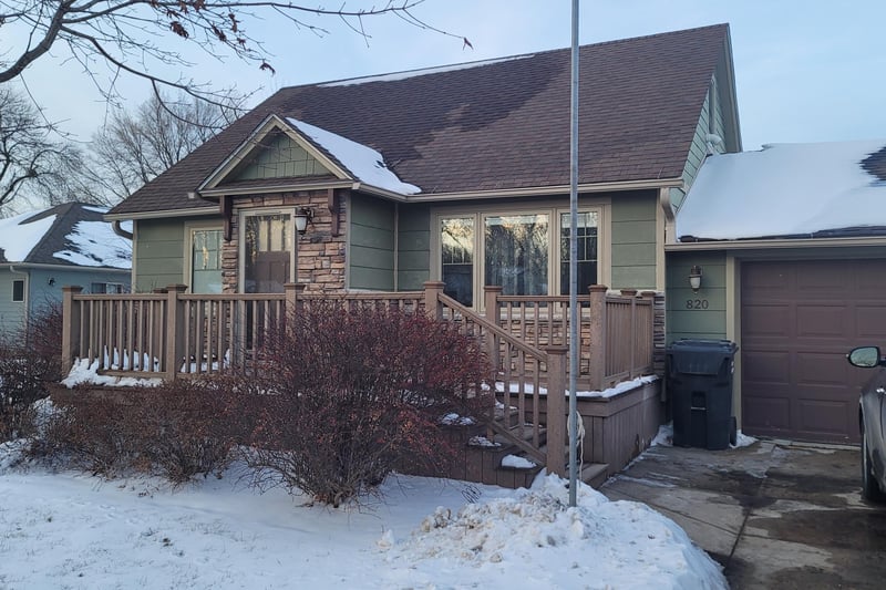820 1st St, Currie, MN 56123