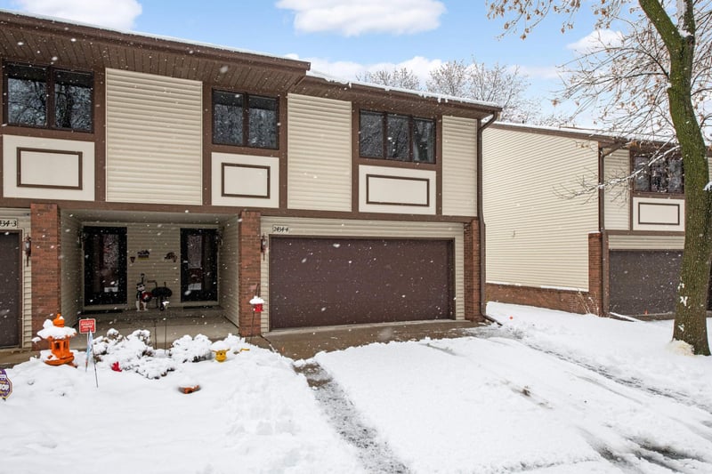 2434 County Road D W #4, Roseville, MN 55112