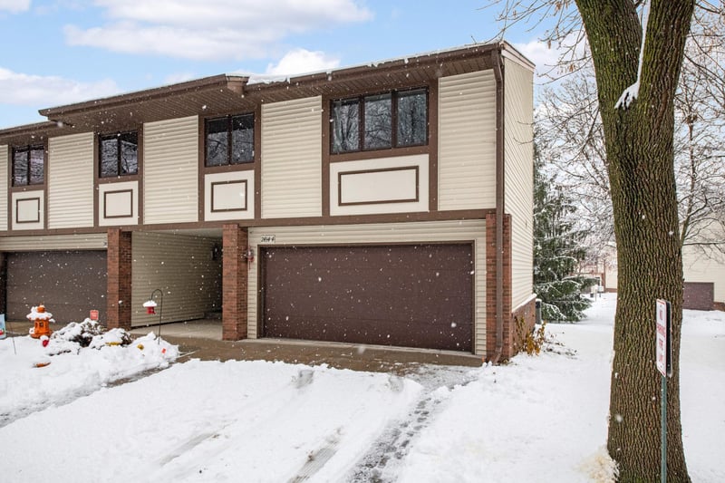 2434 County Road D W #4, Roseville, MN 55112