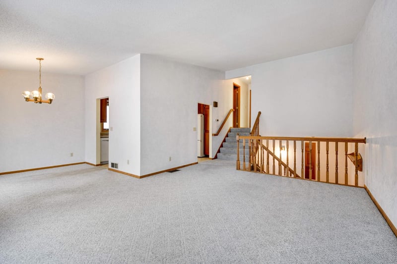 2434 County Road D W #4, Roseville, MN 55112