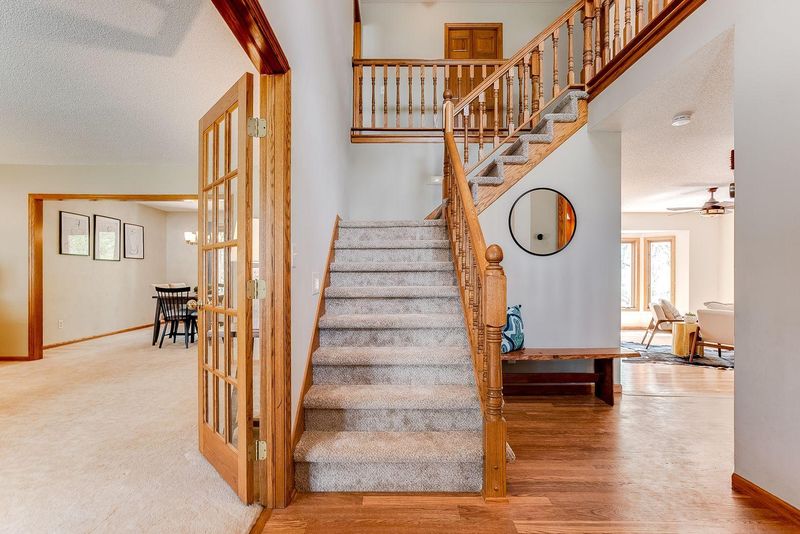 9335 Hillside Trl S, Cottage Grove, MN 55016