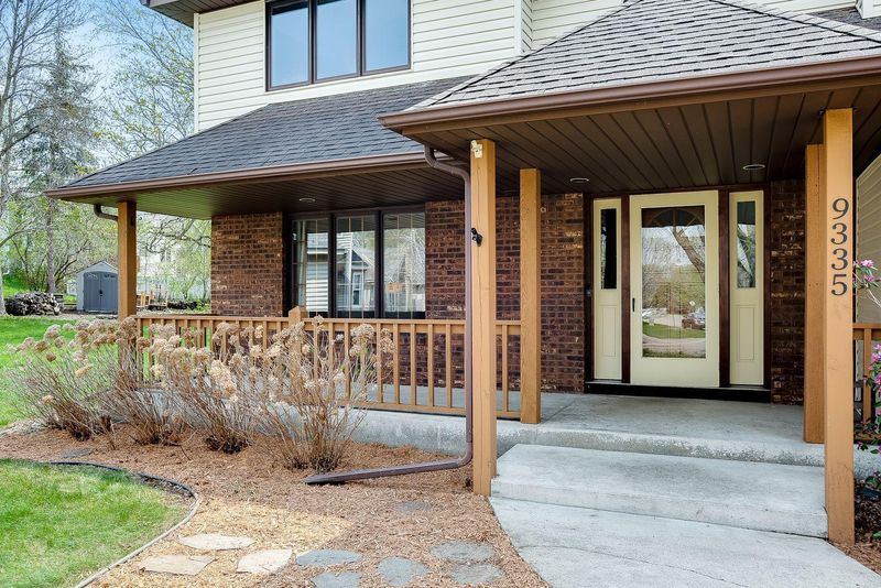 9335 Hillside Trl S, Cottage Grove, MN 55016