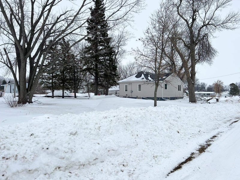 414 N Seney Ave, Rushmore, MN 56168
