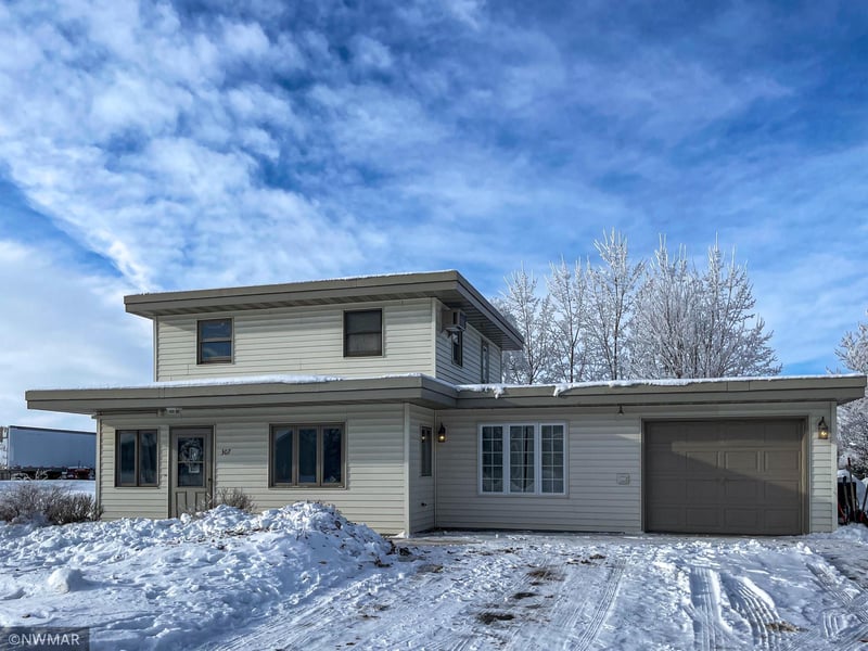 307 Dakota Ave N, Saint Hilaire, MN 56754