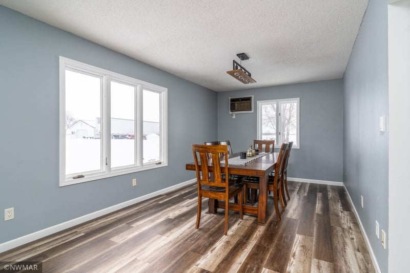 307 Dakota Ave N, Saint Hilaire, MN 56754