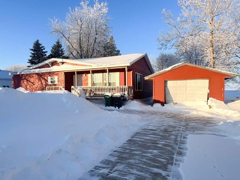 305 N Seney Ave, Rushmore, MN 56168