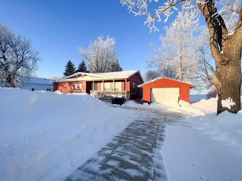 305 N Seney Ave, Rushmore, MN 56168