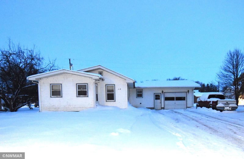 219 W State St, Grygla, MN 56727