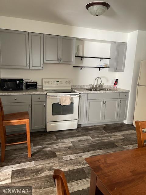 1006 3rd St NE, Roseau, MN 56751