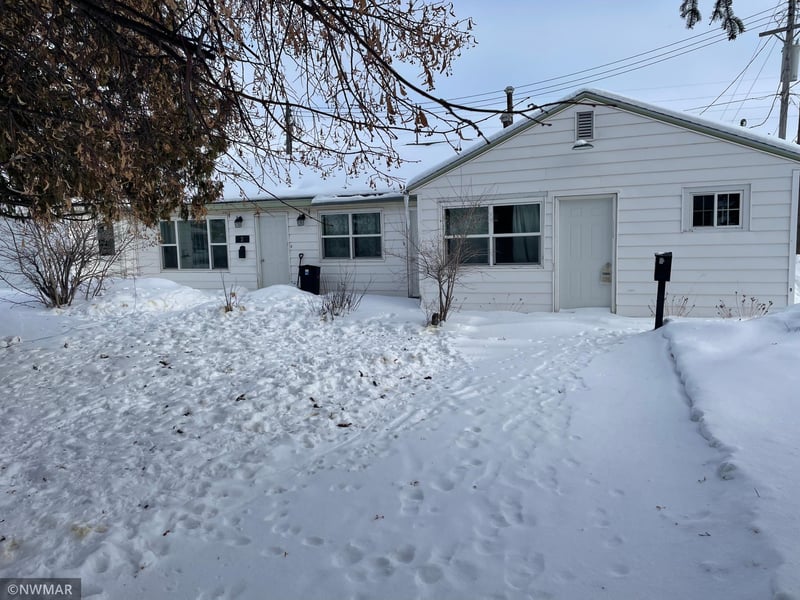 1006 3rd St NE, Roseau, MN 56751
