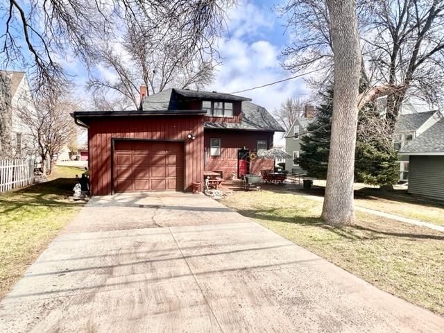510 E 2nd St, Redwood Falls, MN 56283