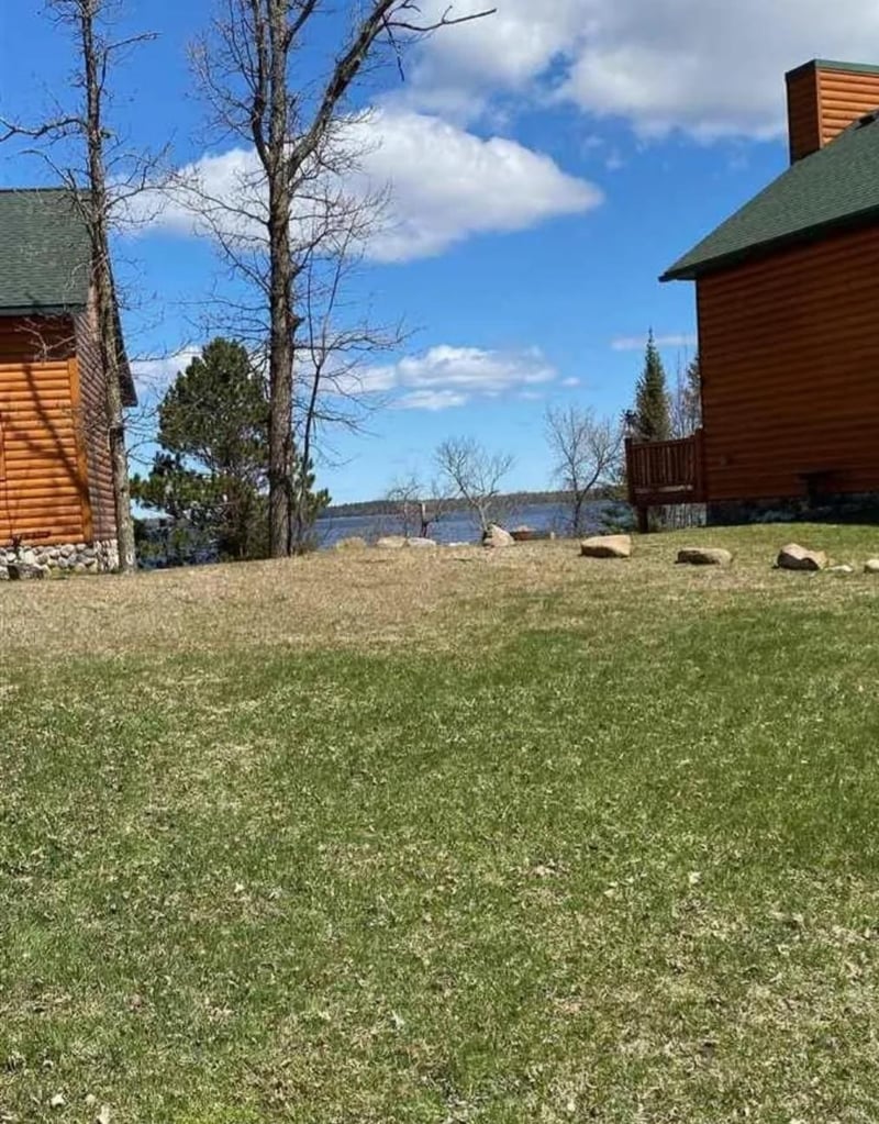 10534 Bittersweet Ln, Kabetogama, MN 56669